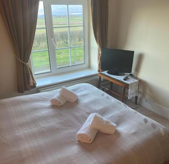 بنسيون Lucy Cross Guest House