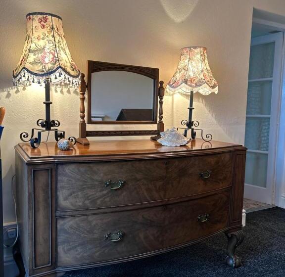 بنسيون Lucy Cross Guest House