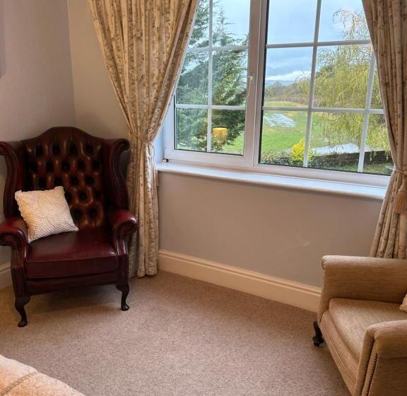 بنسيون Lucy Cross Guest House