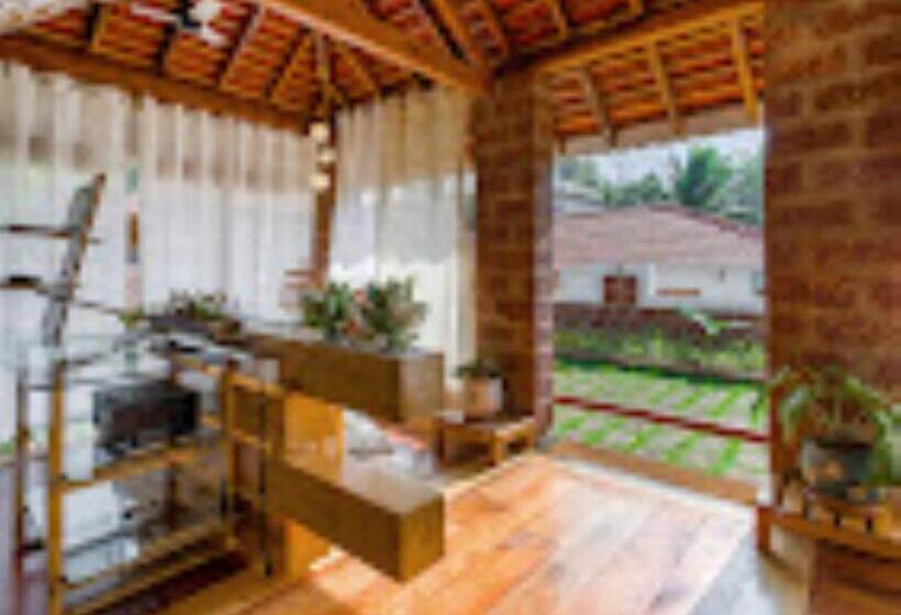 אתר נופש Hideout Cottage 878, Kudal