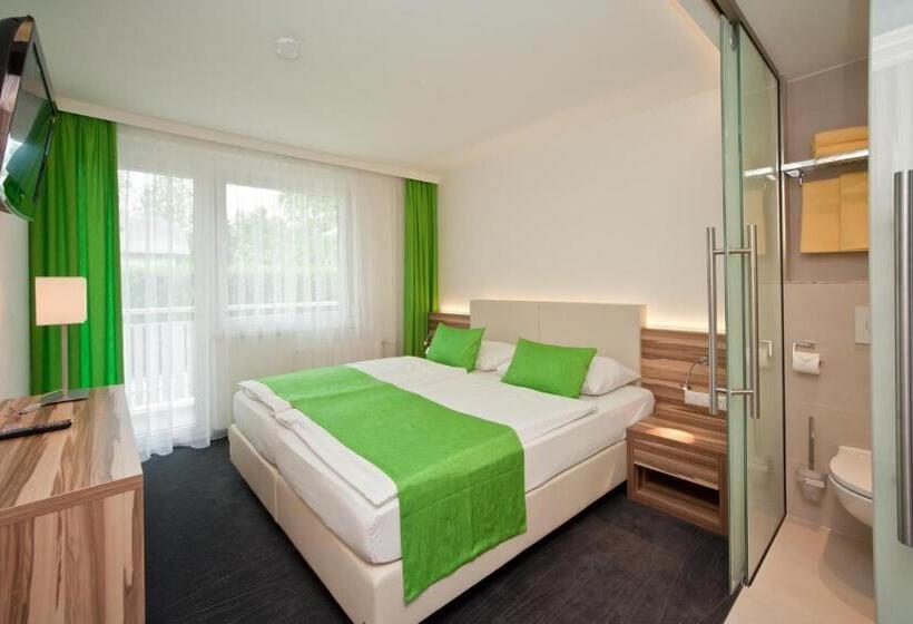 هتل Happy Lake By Thomas Strugger