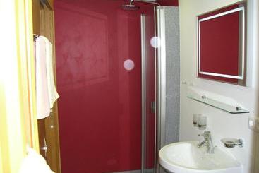 هتل Haus Helga