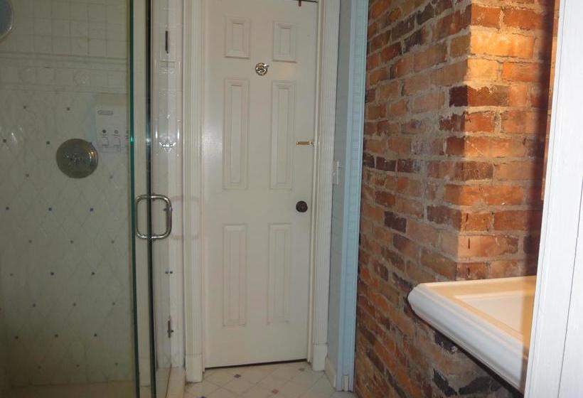 فندق Lake Allatoona Inn