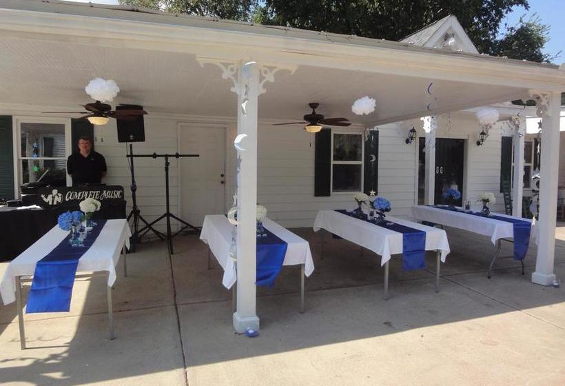 فندق Lake Allatoona Inn