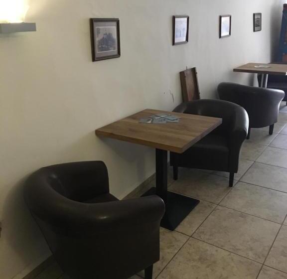 호텔 Pension Sunnseitn   Gasthof   Café   Weinkeller