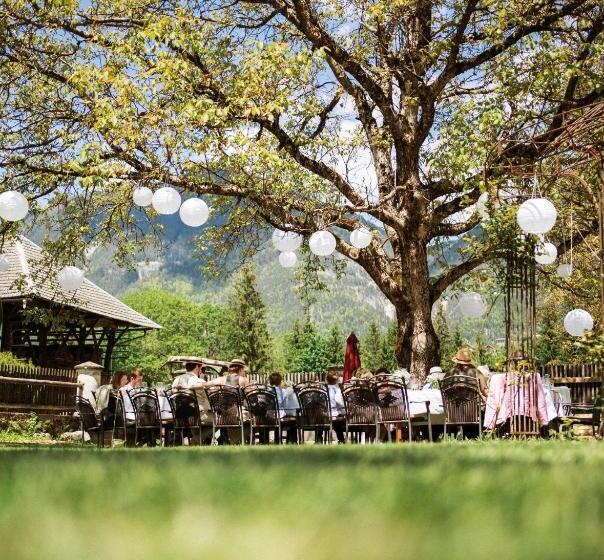 هتل Schloss Lerchenhof