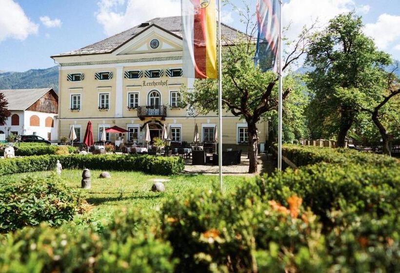 هتل Schloss Lerchenhof
