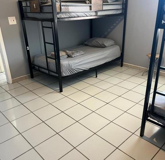 هاستل Beds & Sheets Little Havana