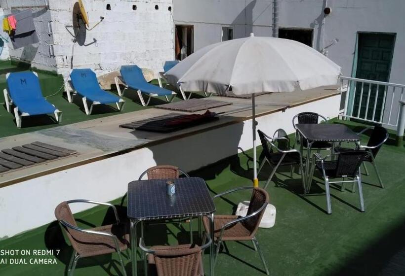 هاستل Kaktus Surf House