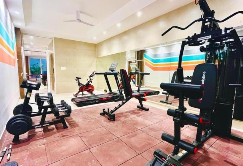 فندق Bluo Studio1 Dlf Cybercity   Balcony, Gym Tt, Lift