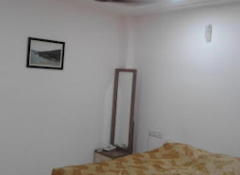 فندق Dona Dawli & Taraai Rest House, Shiroda