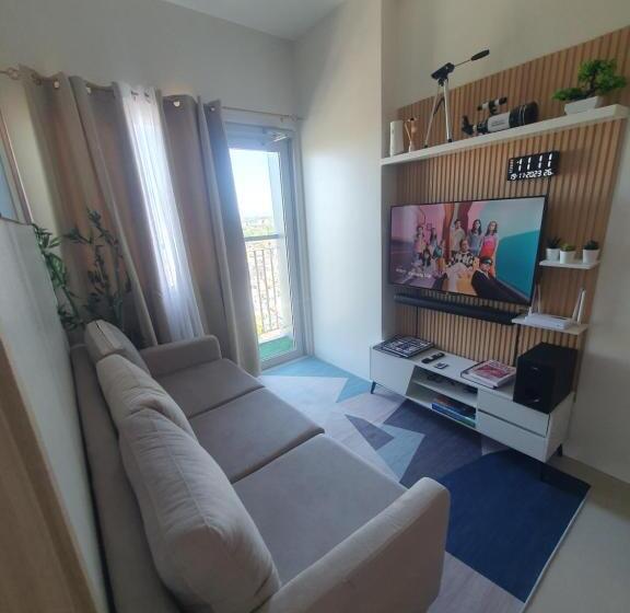 בית מלון כפרי Hector S Place At Smdc Vine Residences