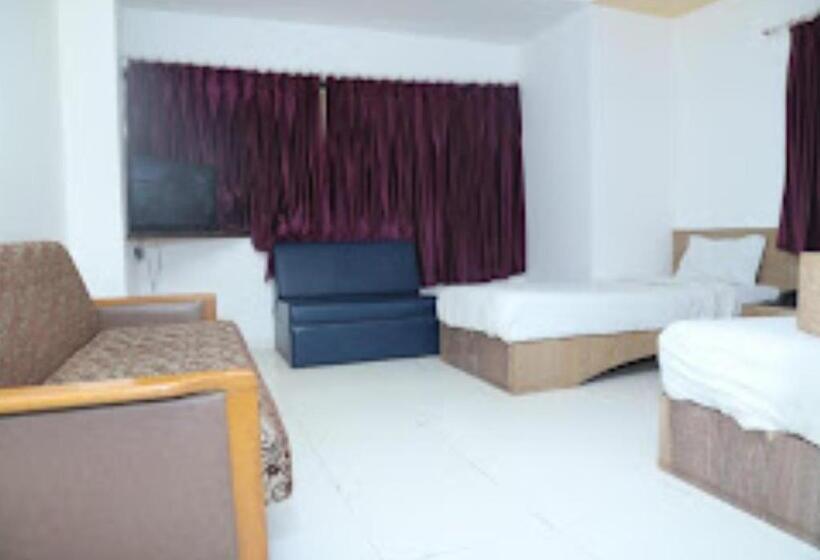 בית מלון כפרי Kewal Inn Jalgaon