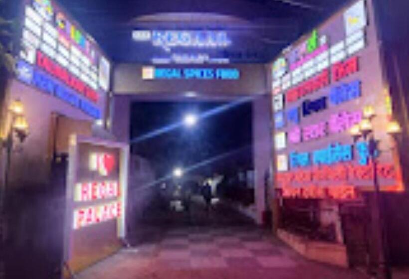 ホテル New Regal Palace Jalgaon