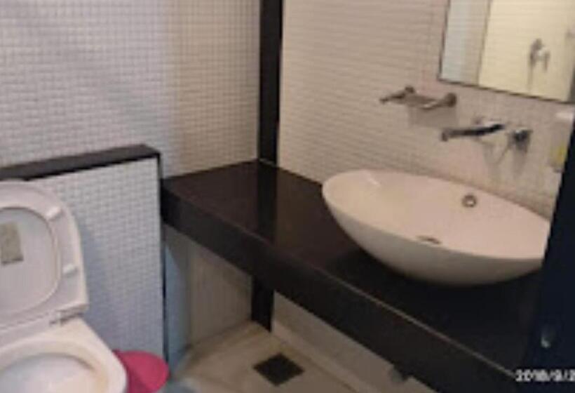 ホテル New Regal Palace Jalgaon