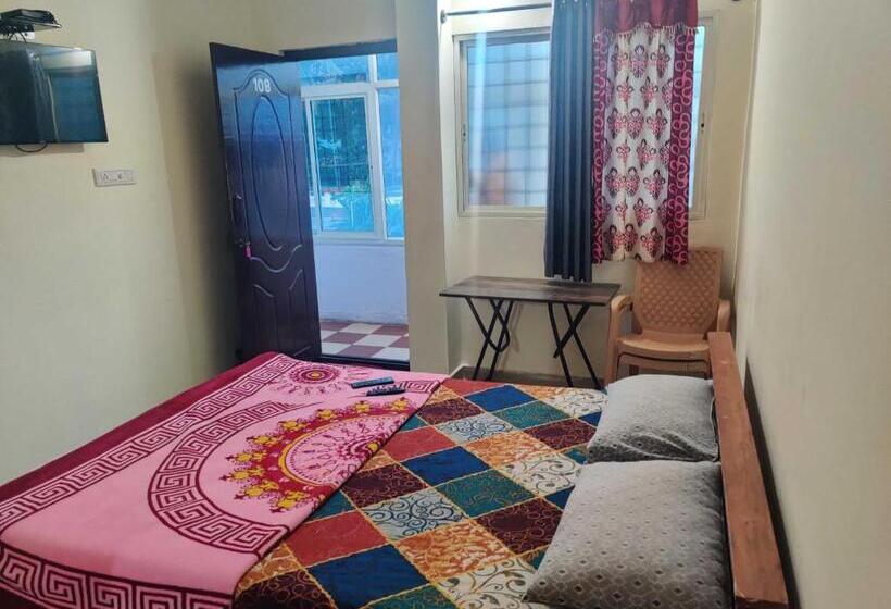 בית מלון כפרי Oyo Navarang Boarding And Lodging