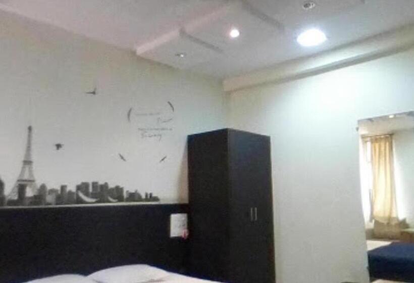 فندق Tourist Resort Jalgaon