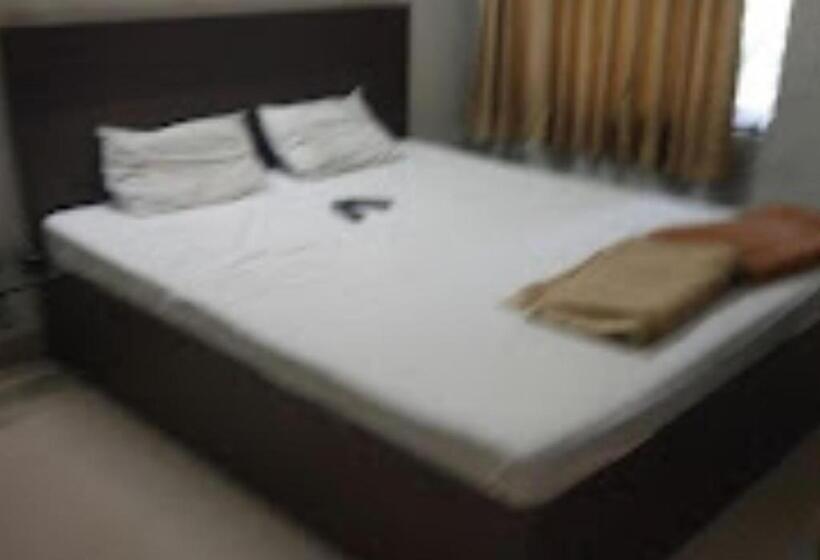 فندق Tourist Resort Jalgaon