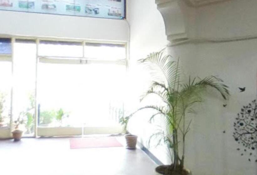 فندق Tourist Resort Jalgaon