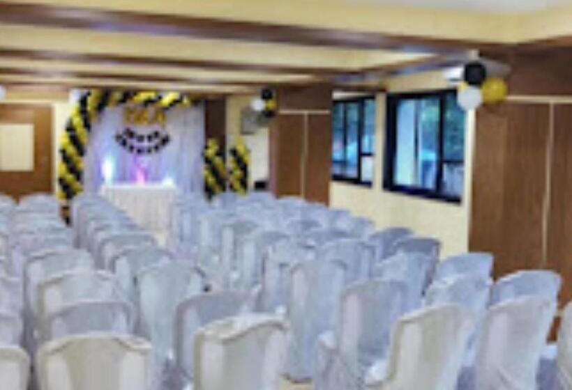 فندق Z Square Bicholim Goa