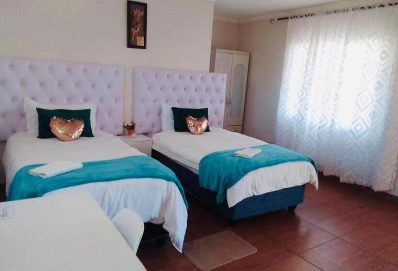 פנסיון Nyamish Lounge & Guest House