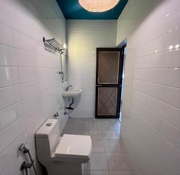 فنادق الكبسولة Zente Cafe & Stays