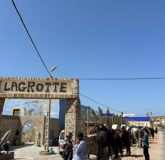 هتل Surfcamplagrotte