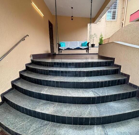 פנסיון Eton Villa