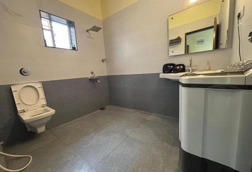 פנסיון Eton Villa