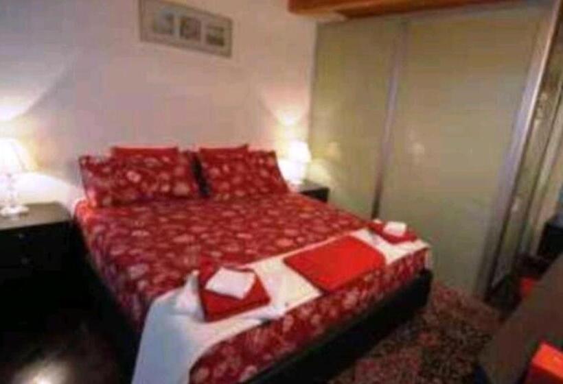 پانسیون Saint Patrick Guest House