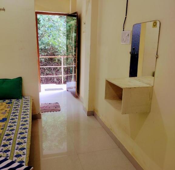 펜션 Shree Sai Beach Stay