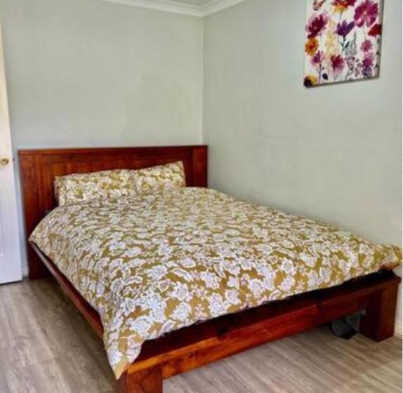 بنسيون Somerville Secure Accommodation