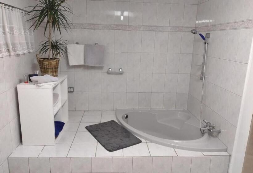 ベッドアンドブレックファースト Breakfast In Bed