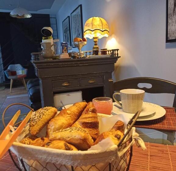 تختخواب و صبحانه La Suite 14