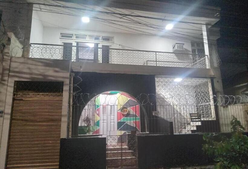 Hostel Leonardo