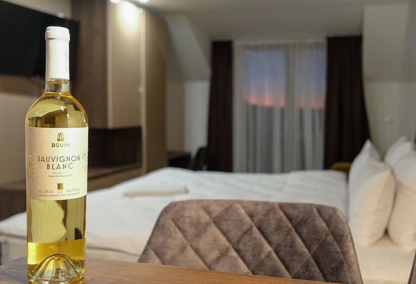 هتل Harmonia Palace