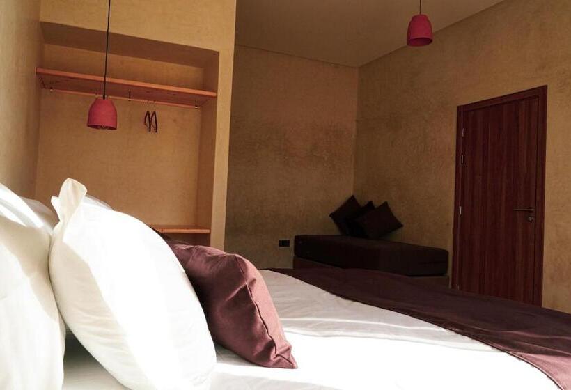 هتل Loued Surf Lodge