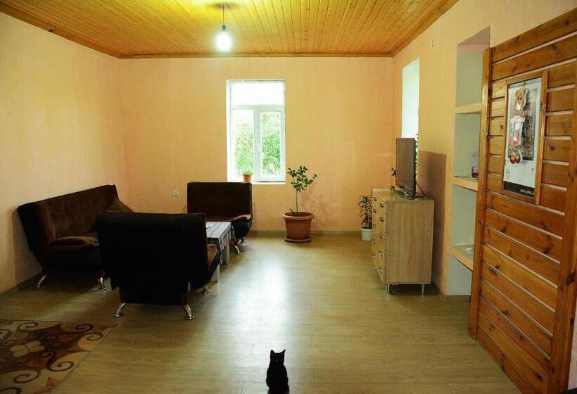 پانسیون Guesthouse Lasha