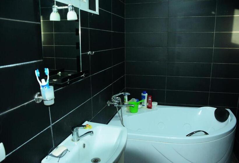 پانسیون Guesthouse Lasha