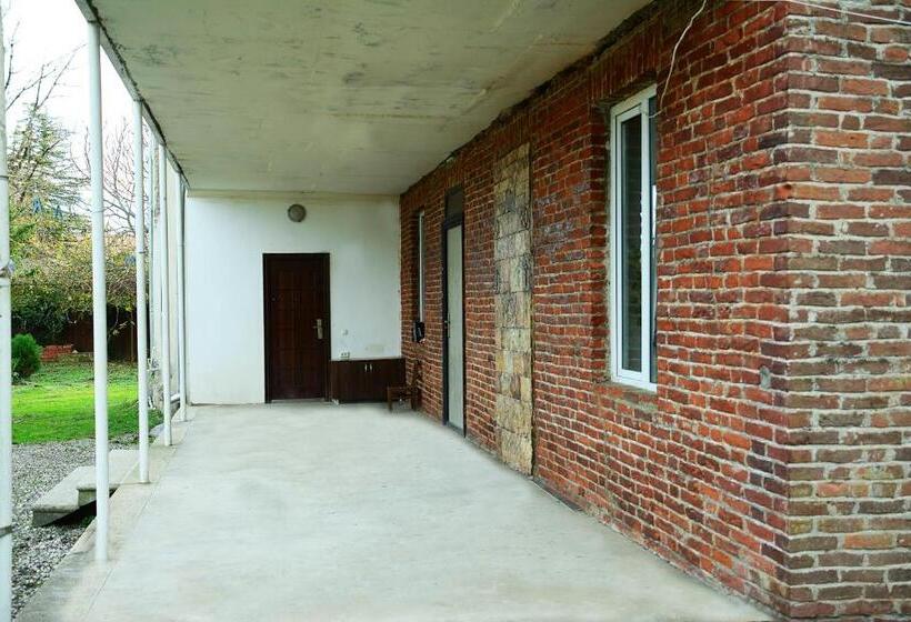 پانسیون Guesthouse Lasha