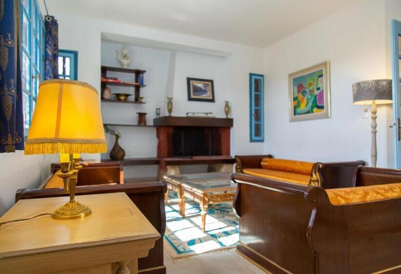 بنسيون La Villa Romaine   Hôte