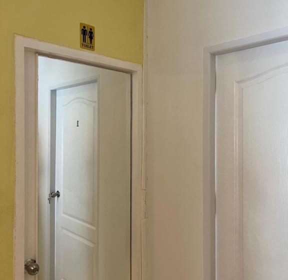 بنسيون Petunya Phuket Guest House