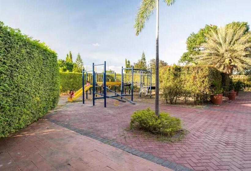 بنسيون Smyleinn Camella Jade