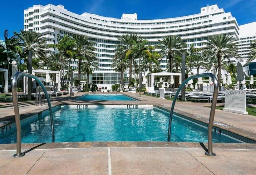 הוסטל Fontainebleau Resort Balcony W Ocean And City View