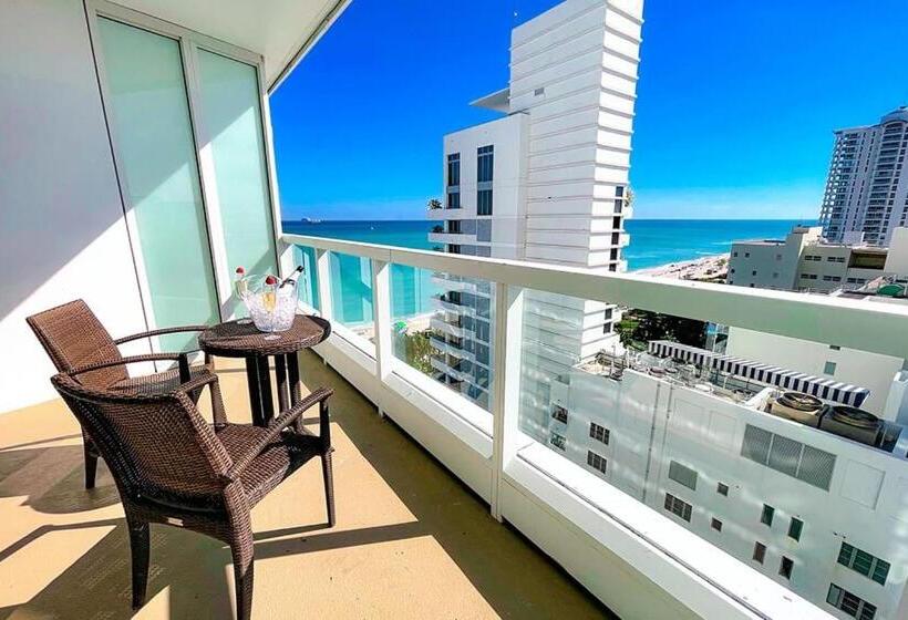 הוסטל Fontainebleau Resort Balcony W Ocean And City View