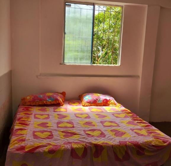 هاستل Pousada Family