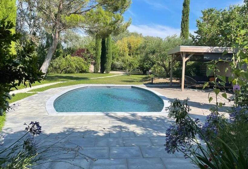 B&b Chambre D Hôtes Gai Félibre Avec Piscine Et Jacuzzi