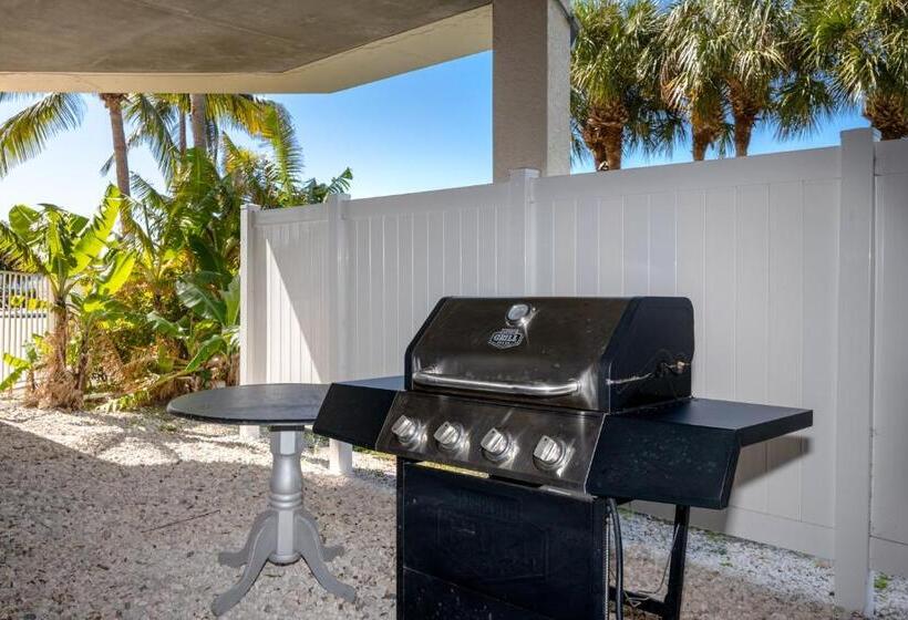 Elegant Waterfront Place For Two/boca Ciega Resort