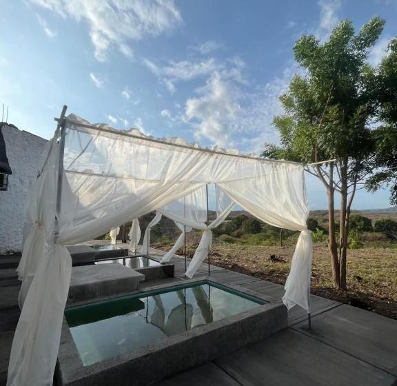 هتل Ebenezer Ecocamp