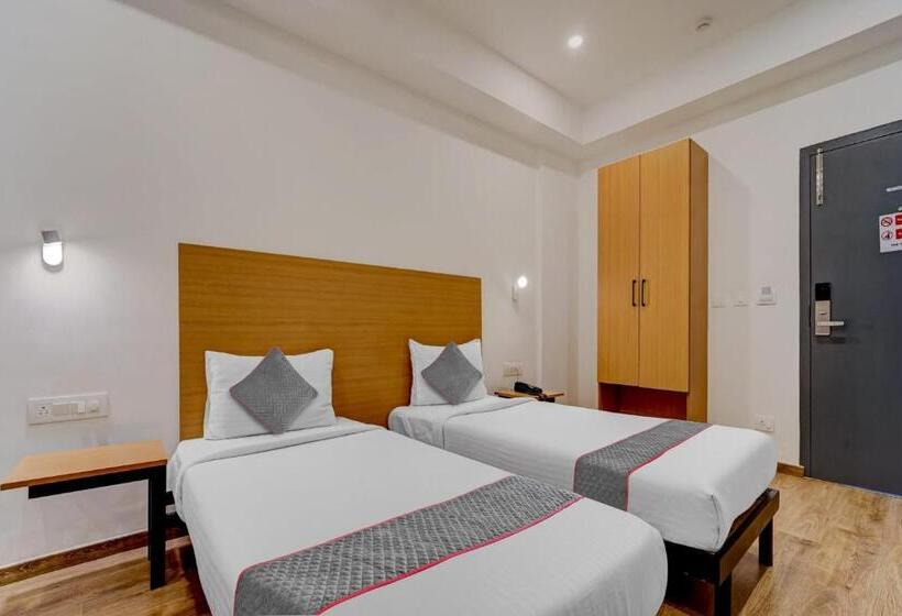 هتل Townhouse 1123 Four Season